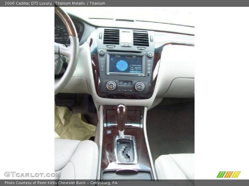 Titanium Metallic / Titanium 2006 Cadillac DTS Luxury