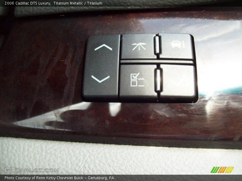Titanium Metallic / Titanium 2006 Cadillac DTS Luxury