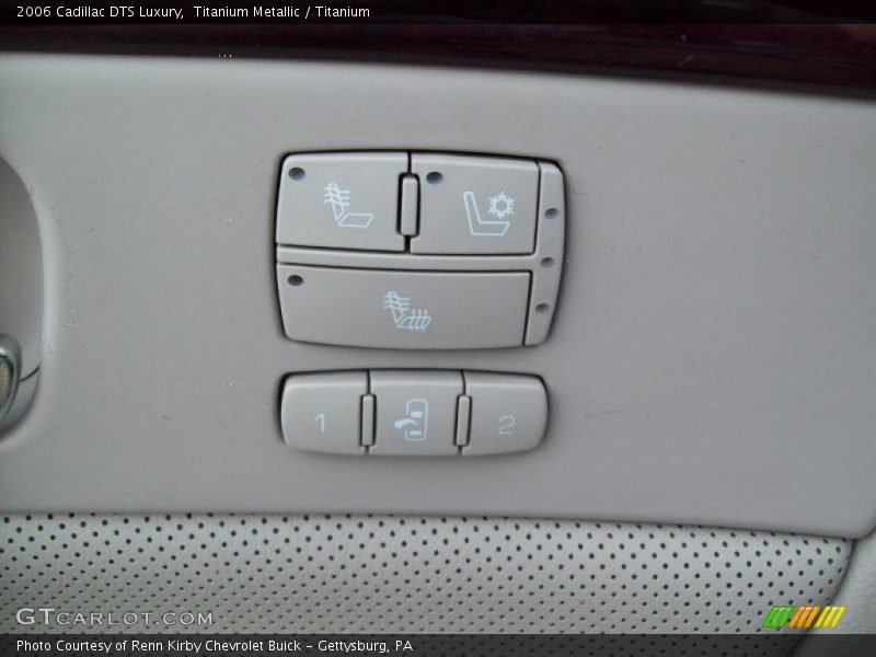 Titanium Metallic / Titanium 2006 Cadillac DTS Luxury
