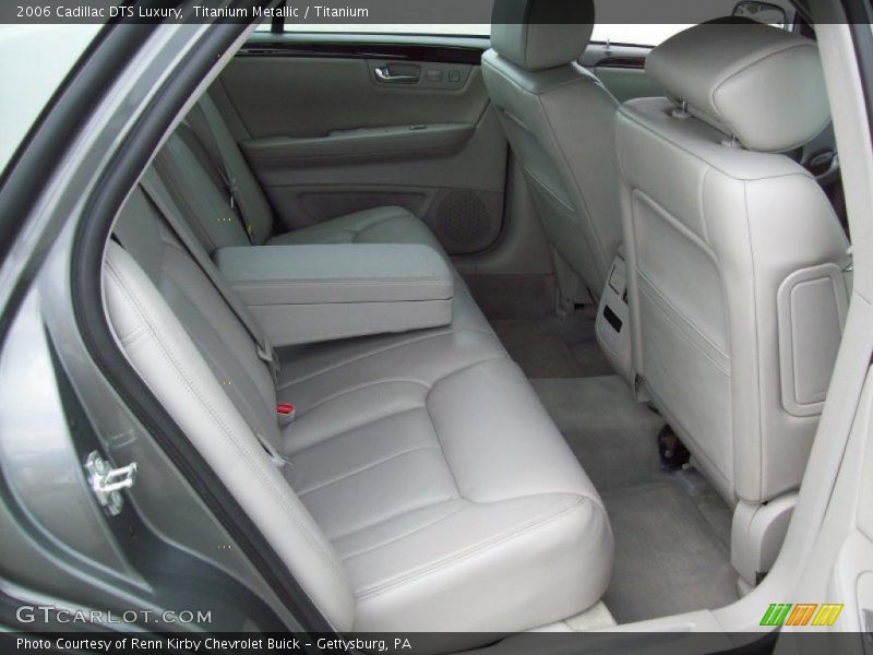 Titanium Metallic / Titanium 2006 Cadillac DTS Luxury