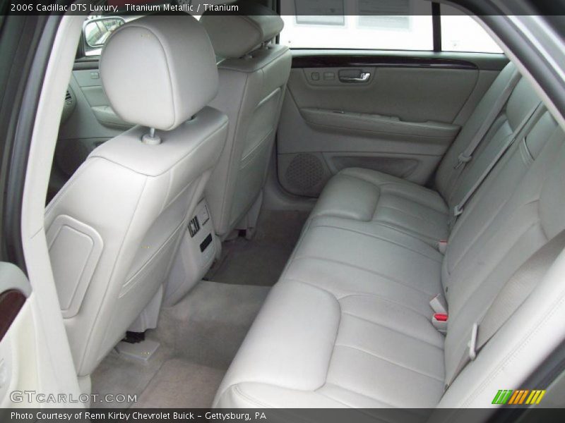 Titanium Metallic / Titanium 2006 Cadillac DTS Luxury