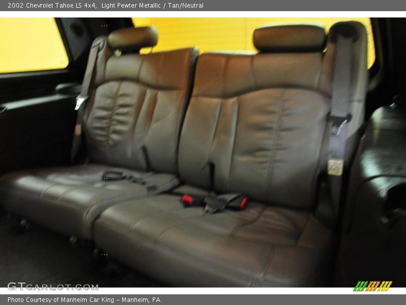 Light Pewter Metallic / Tan/Neutral 2002 Chevrolet Tahoe LS 4x4
