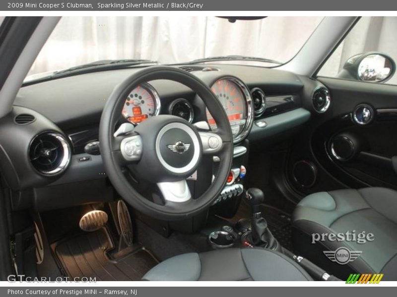 Sparkling Silver Metallic / Black/Grey 2009 Mini Cooper S Clubman