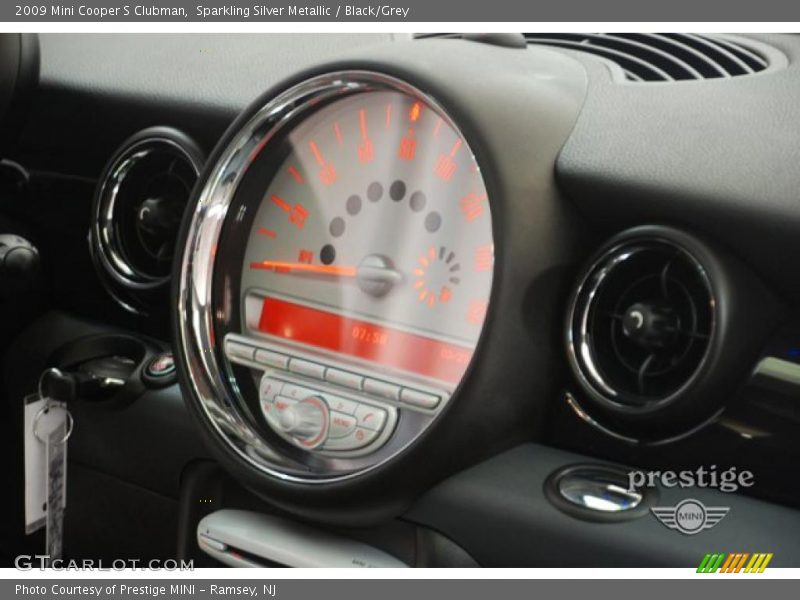 Sparkling Silver Metallic / Black/Grey 2009 Mini Cooper S Clubman