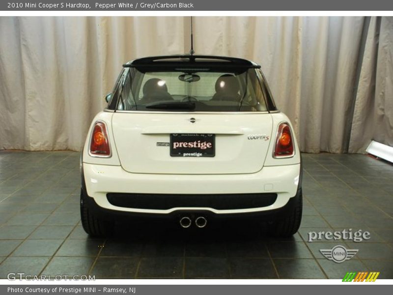 Pepper White / Grey/Carbon Black 2010 Mini Cooper S Hardtop