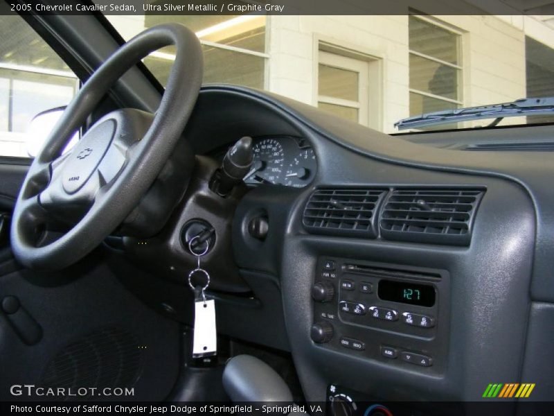 Ultra Silver Metallic / Graphite Gray 2005 Chevrolet Cavalier Sedan