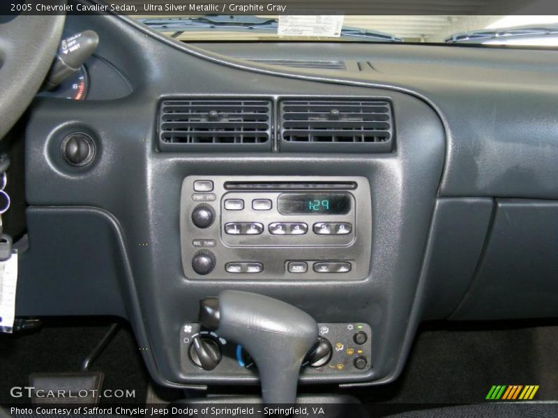 Ultra Silver Metallic / Graphite Gray 2005 Chevrolet Cavalier Sedan