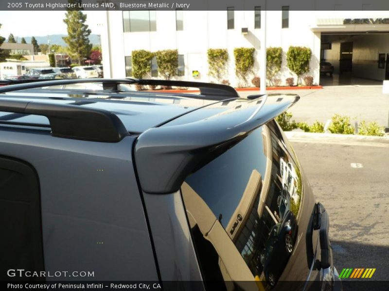 Bluestone Metallic / Ivory 2005 Toyota Highlander Limited 4WD