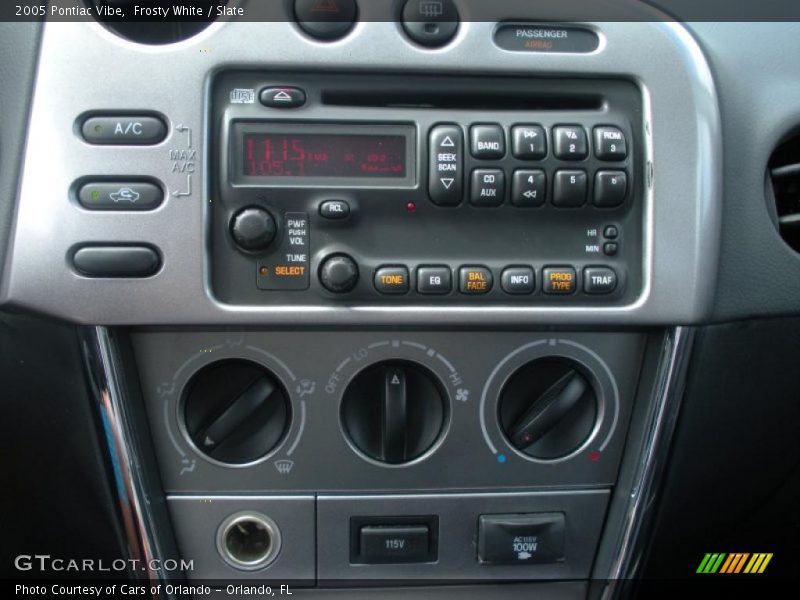 Frosty White / Slate 2005 Pontiac Vibe