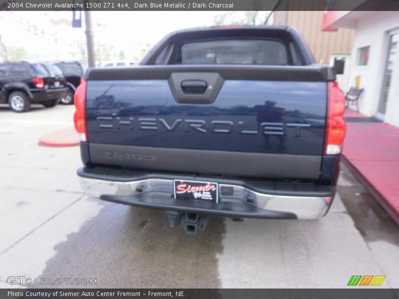 Dark Blue Metallic / Dark Charcoal 2004 Chevrolet Avalanche 1500 Z71 4x4