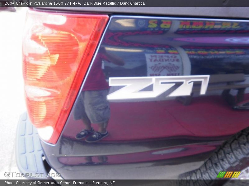 Dark Blue Metallic / Dark Charcoal 2004 Chevrolet Avalanche 1500 Z71 4x4