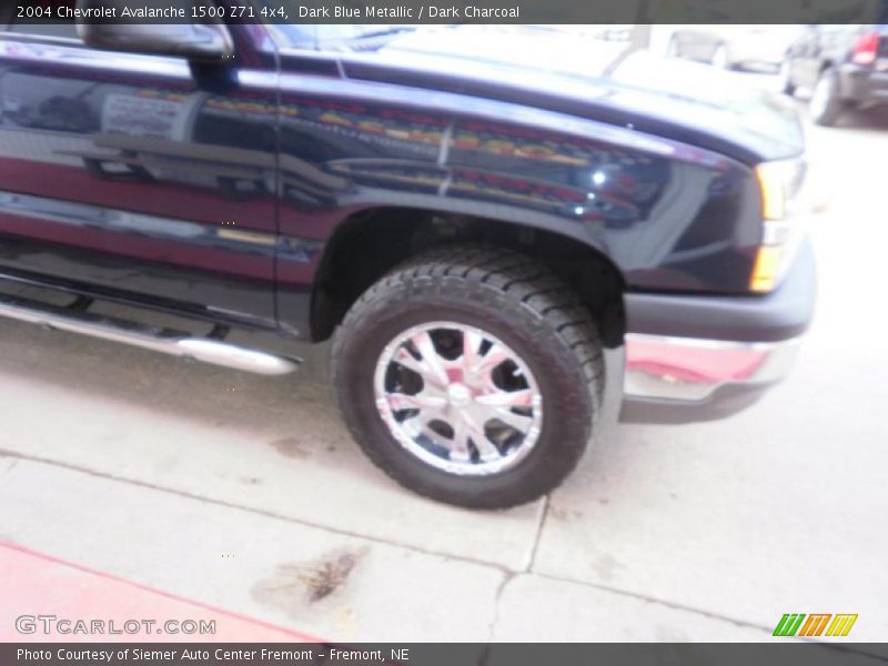 Dark Blue Metallic / Dark Charcoal 2004 Chevrolet Avalanche 1500 Z71 4x4