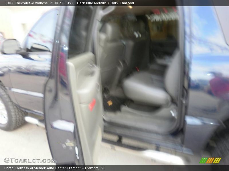 Dark Blue Metallic / Dark Charcoal 2004 Chevrolet Avalanche 1500 Z71 4x4