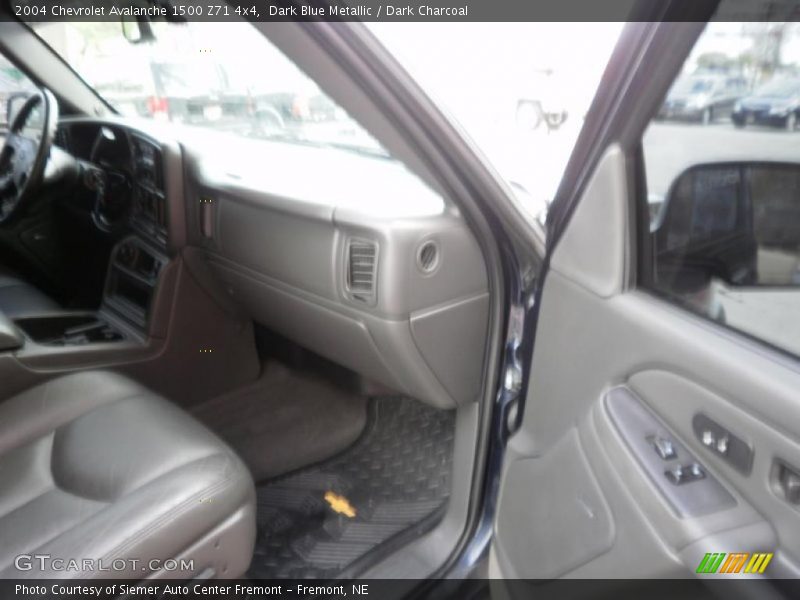 Dark Blue Metallic / Dark Charcoal 2004 Chevrolet Avalanche 1500 Z71 4x4
