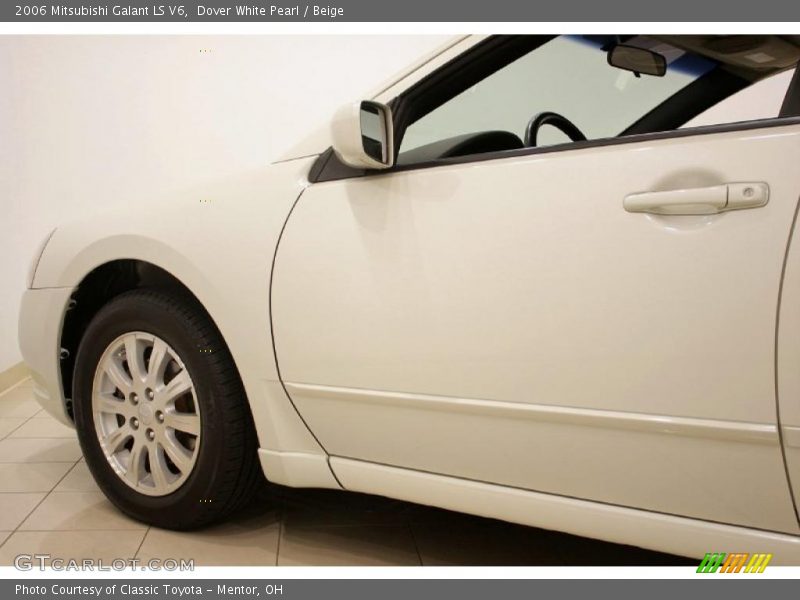 Dover White Pearl / Beige 2006 Mitsubishi Galant LS V6