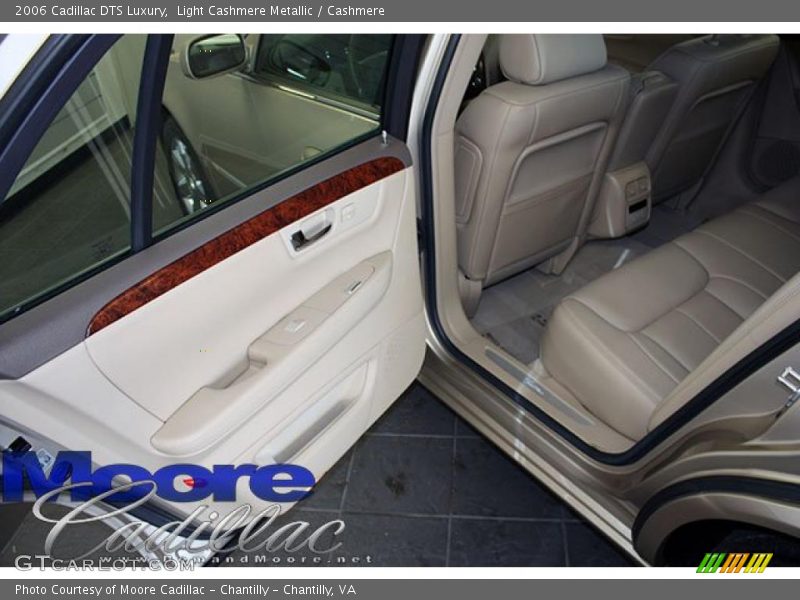 Light Cashmere Metallic / Cashmere 2006 Cadillac DTS Luxury
