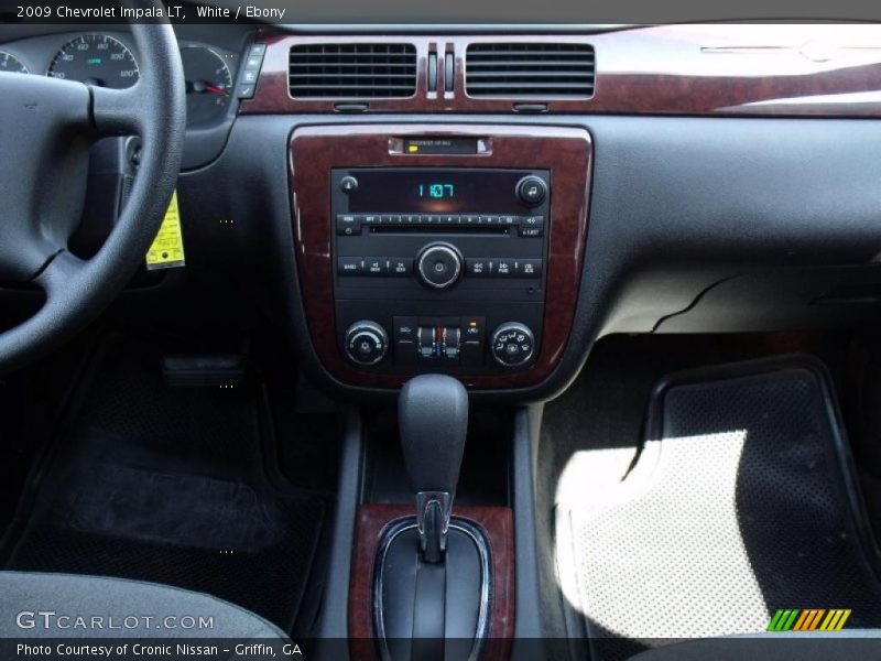 White / Ebony 2009 Chevrolet Impala LT
