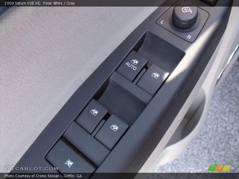 Polar White / Gray 2009 Saturn VUE XE