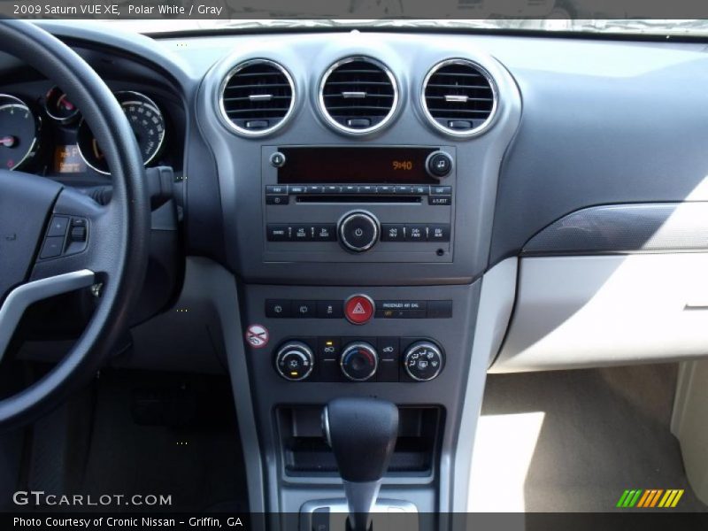 Polar White / Gray 2009 Saturn VUE XE