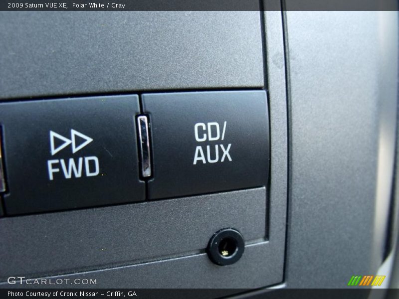 Polar White / Gray 2009 Saturn VUE XE