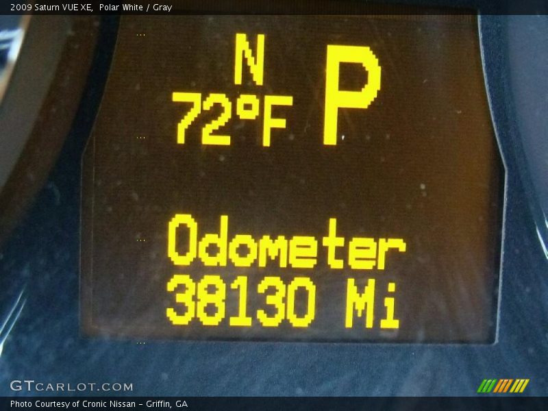 Polar White / Gray 2009 Saturn VUE XE