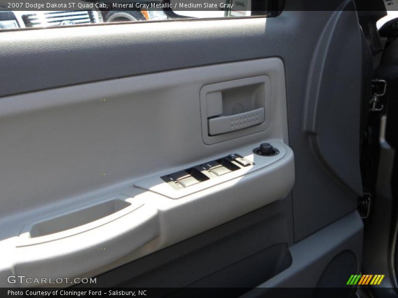 Mineral Gray Metallic / Medium Slate Gray 2007 Dodge Dakota ST Quad Cab