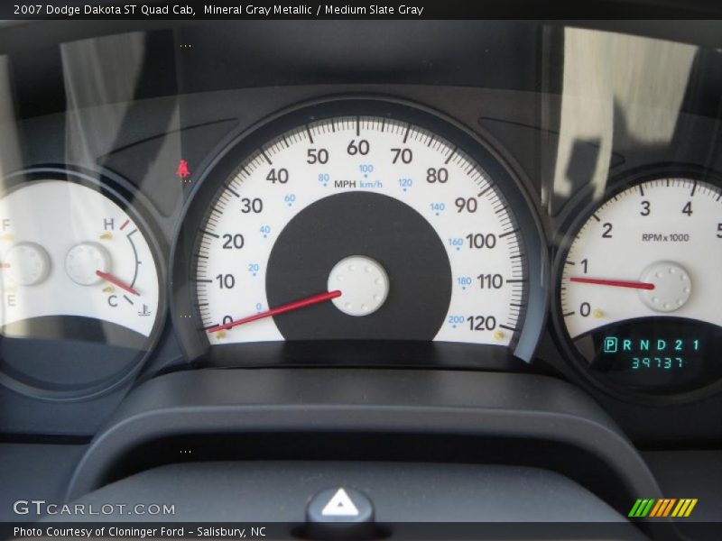 Mineral Gray Metallic / Medium Slate Gray 2007 Dodge Dakota ST Quad Cab