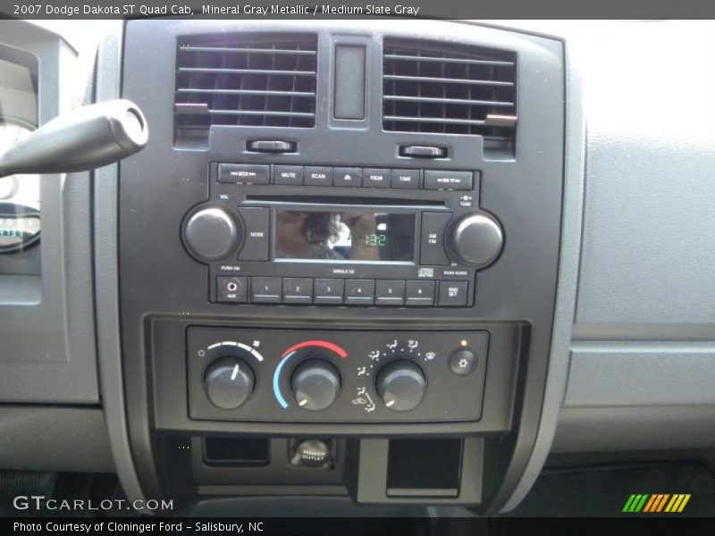 Mineral Gray Metallic / Medium Slate Gray 2007 Dodge Dakota ST Quad Cab