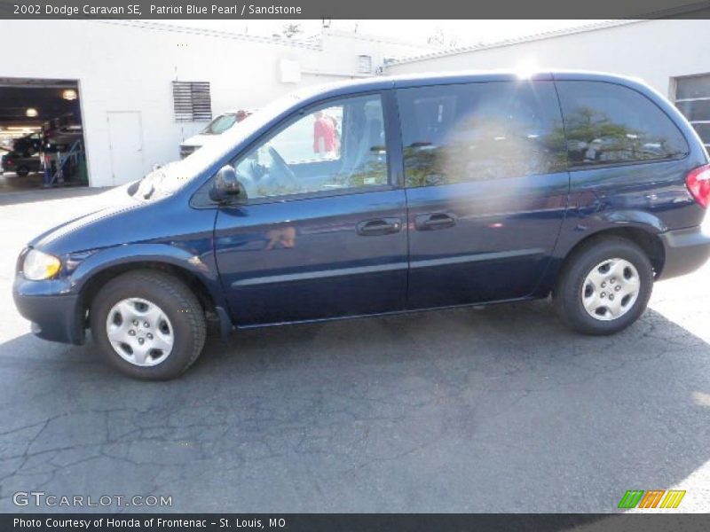 Patriot Blue Pearl / Sandstone 2002 Dodge Caravan SE