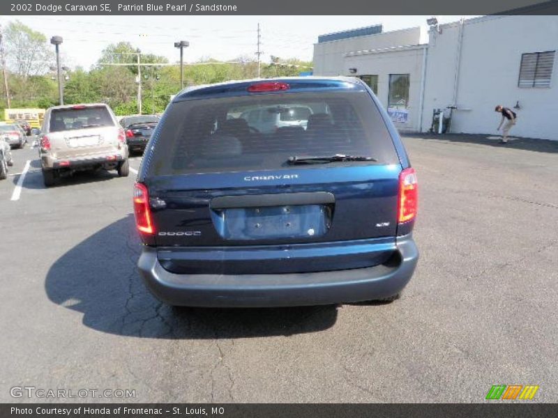 Patriot Blue Pearl / Sandstone 2002 Dodge Caravan SE