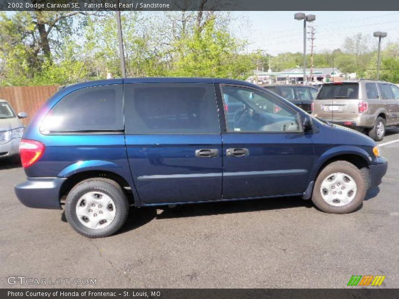 Patriot Blue Pearl / Sandstone 2002 Dodge Caravan SE