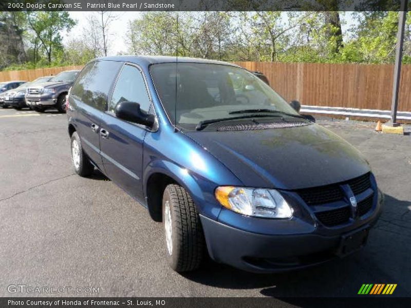 Patriot Blue Pearl / Sandstone 2002 Dodge Caravan SE