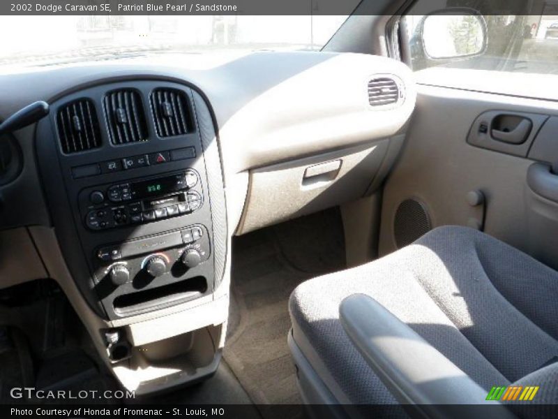 Patriot Blue Pearl / Sandstone 2002 Dodge Caravan SE