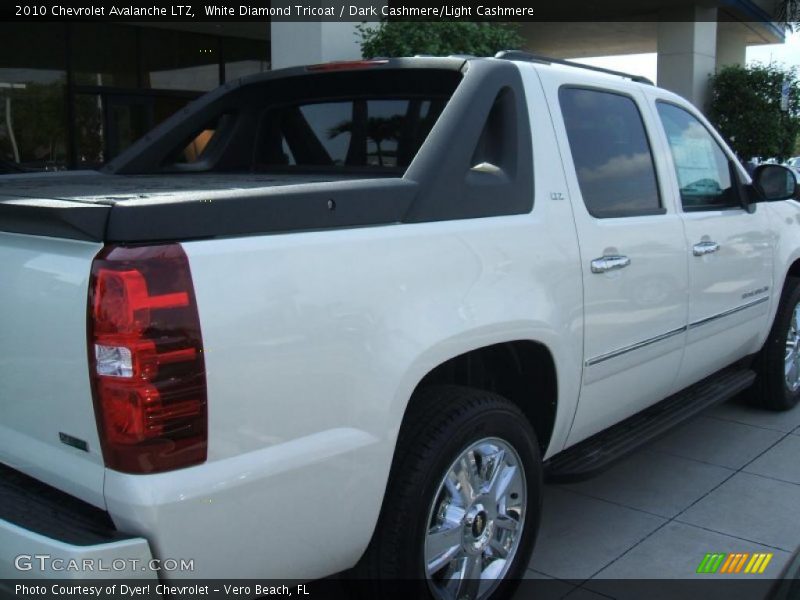 White Diamond Tricoat / Dark Cashmere/Light Cashmere 2010 Chevrolet Avalanche LTZ