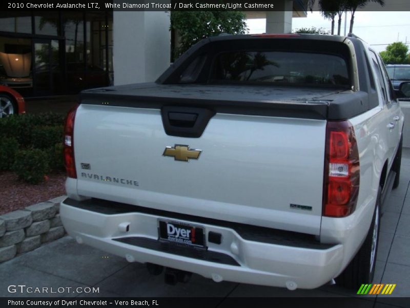 White Diamond Tricoat / Dark Cashmere/Light Cashmere 2010 Chevrolet Avalanche LTZ