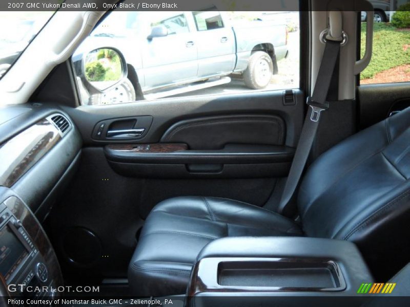 Onyx Black / Ebony Black 2007 GMC Yukon Denali AWD