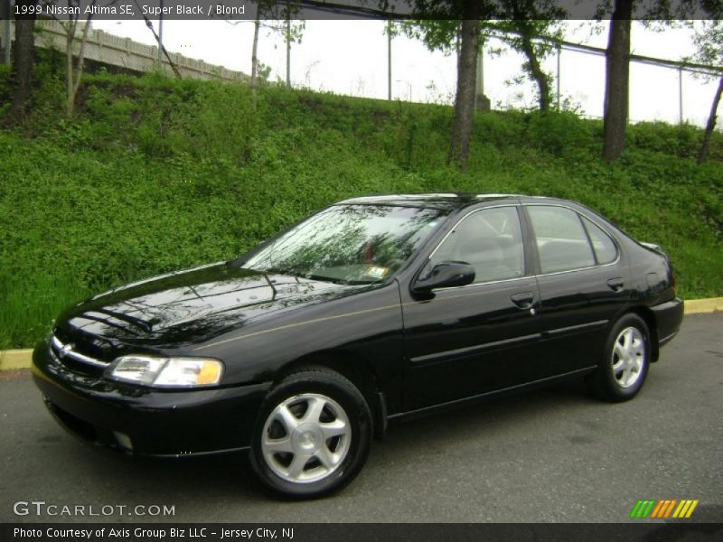 Super Black / Blond 1999 Nissan Altima SE