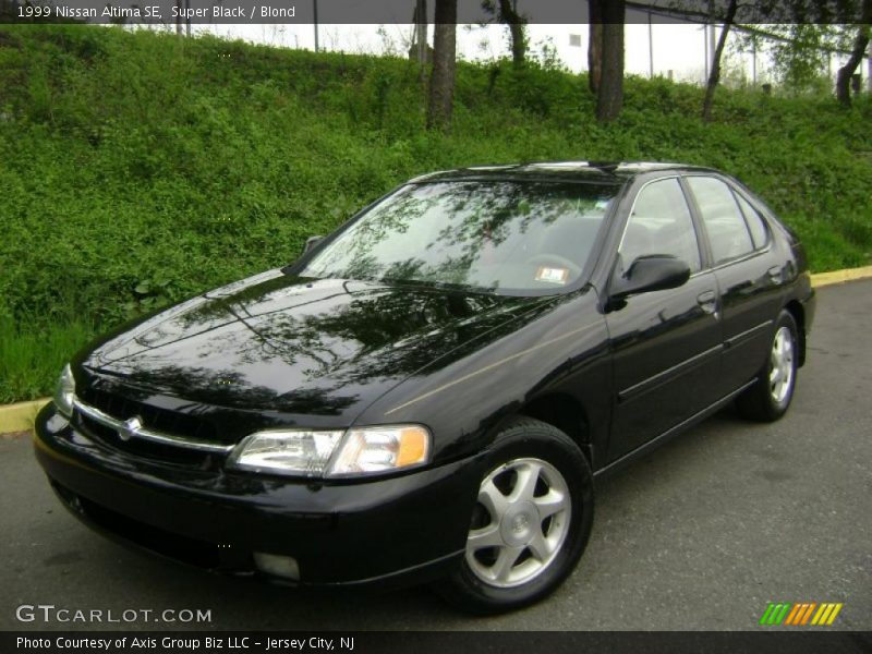Super Black / Blond 1999 Nissan Altima SE