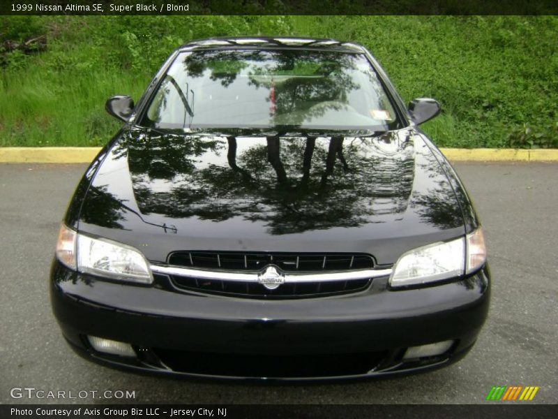 Super Black / Blond 1999 Nissan Altima SE