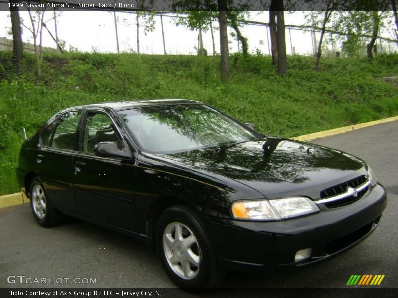 Super Black / Blond 1999 Nissan Altima SE