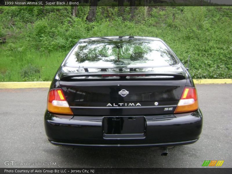 Super Black / Blond 1999 Nissan Altima SE