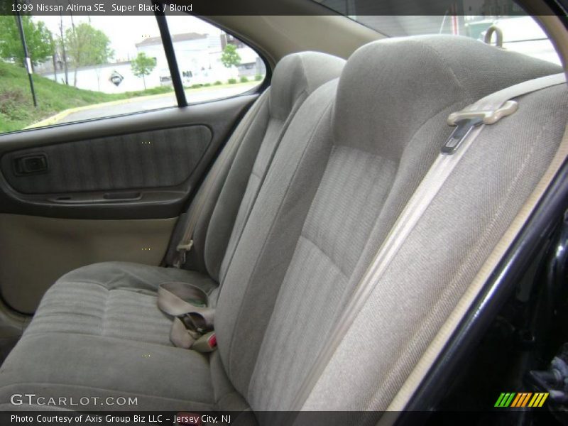 Super Black / Blond 1999 Nissan Altima SE