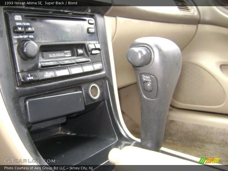 Super Black / Blond 1999 Nissan Altima SE