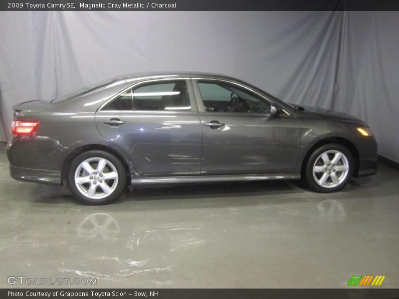 Magnetic Gray Metallic / Charcoal 2009 Toyota Camry SE