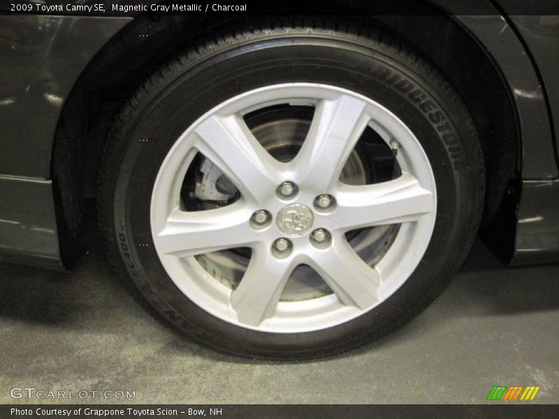 Magnetic Gray Metallic / Charcoal 2009 Toyota Camry SE