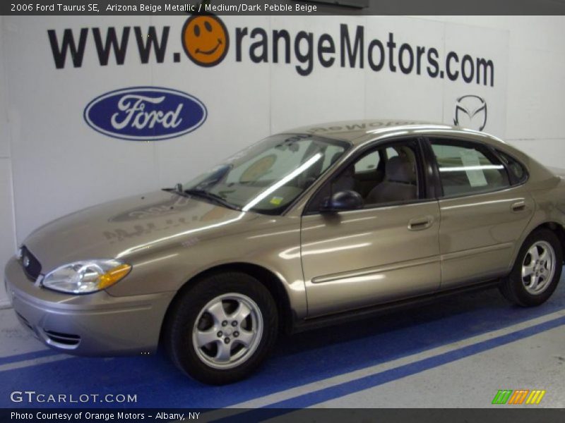 Arizona Beige Metallic / Medium/Dark Pebble Beige 2006 Ford Taurus SE