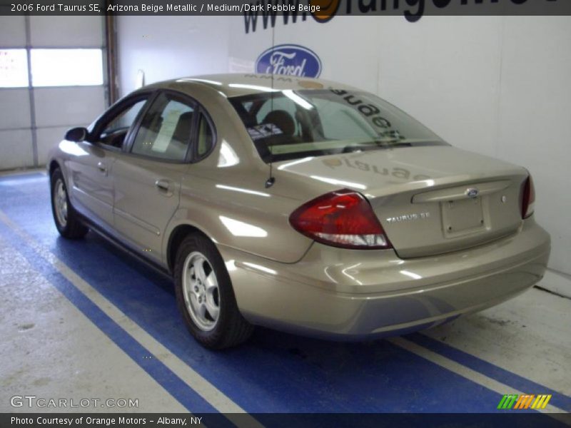 Arizona Beige Metallic / Medium/Dark Pebble Beige 2006 Ford Taurus SE