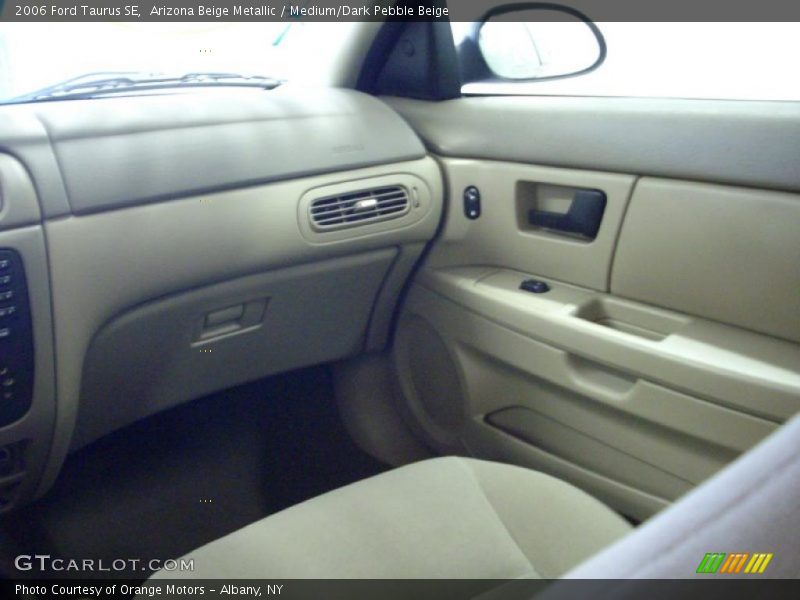 Arizona Beige Metallic / Medium/Dark Pebble Beige 2006 Ford Taurus SE