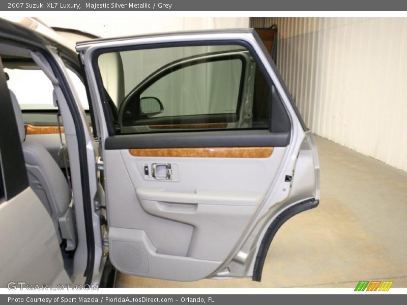 Majestic Silver Metallic / Grey 2007 Suzuki XL7 Luxury
