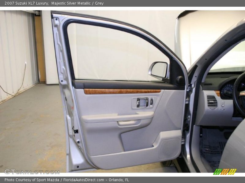 Majestic Silver Metallic / Grey 2007 Suzuki XL7 Luxury